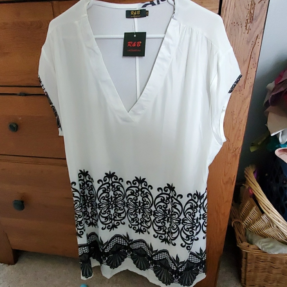 NWT white with print cap sleeved tunic